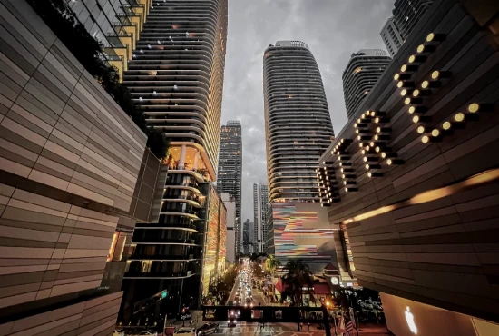 Discovering Miami: An Introduction to the Vibrant City and its Year-Round Sunshine